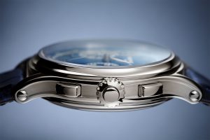 The Patek Philippe Ref 5370 011 side profile crown and lug