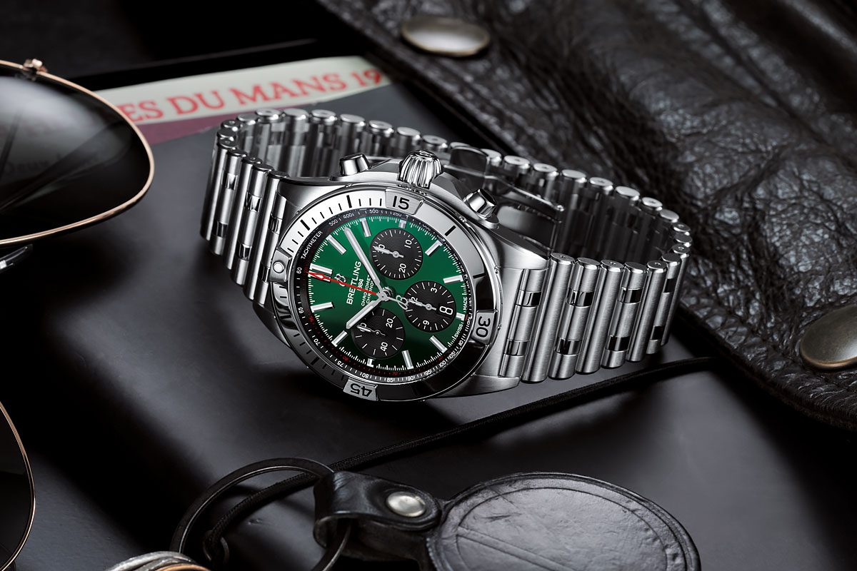 Breitling Chronomat B01 42 Bentley With A Green Dial And Black Contrasting Chronograph Counters E1604627057176