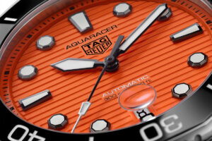 TAG Heuer Aquaracer Professional 300 Orange Diver_WBP201F_Closeup