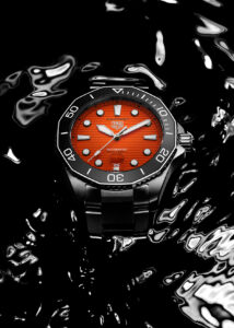TAG Heuer Aquaracer Professional 300 Orange Diver_WBP201F_Front_Submerged