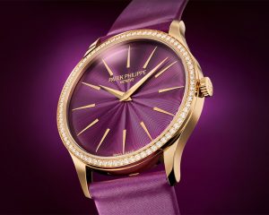 The Patek Philippe Ref. 4997/200R-001 brings another new colour to Patek Philippe, a stunning purple dial that brings out the elegance of this ladies’ Calatrava.
