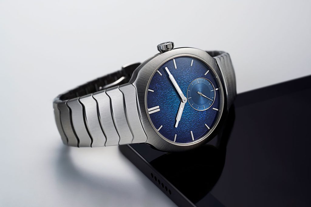 Cortina-Watch-H-Moser-Cie-Streamliner-Small-Seconds-Blue-Enamel-profile