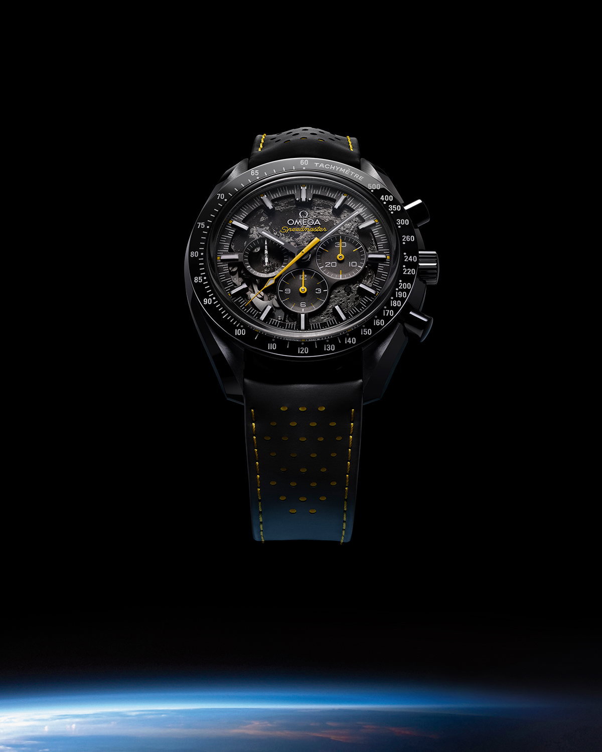 Cortina-Watch-Omega-Speedmaster-Apollo-8-Dark-Side-of-the-Moon-310-92-44-50-01-001-profil.jpg