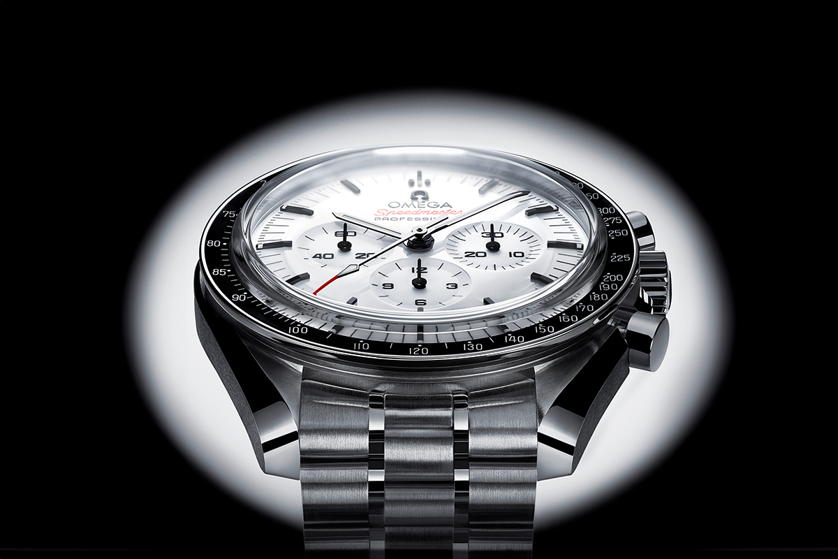 Cortina Watch Omega Speedmaster Moonwatch 310 30 42 50 04 001 Feature