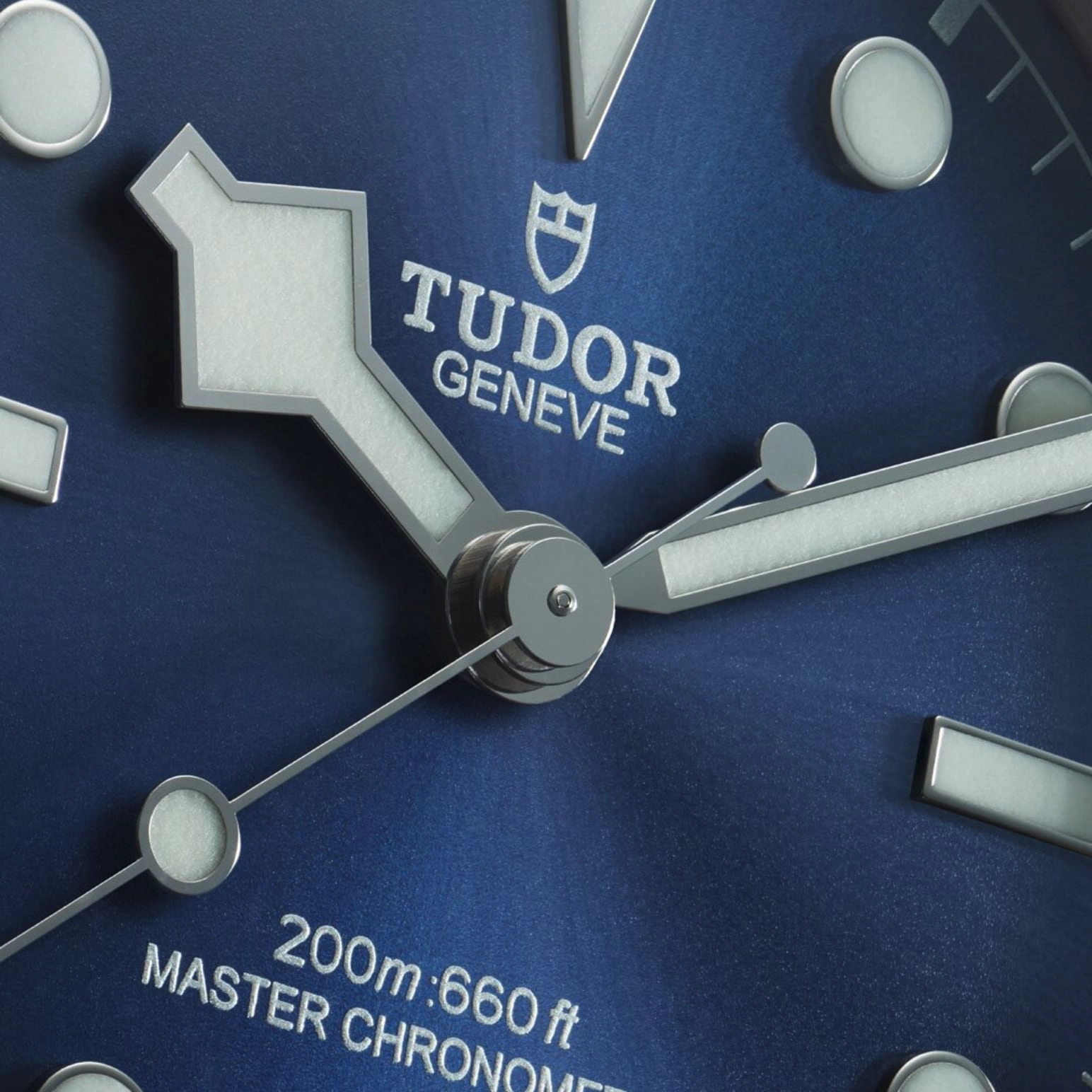 TUDORBlack Bay 68碧湾68型磨光及磨砂不锈钢表壳，直径43毫米 - M7943A1A0NU-0001 at Cortina Watch Malaysia