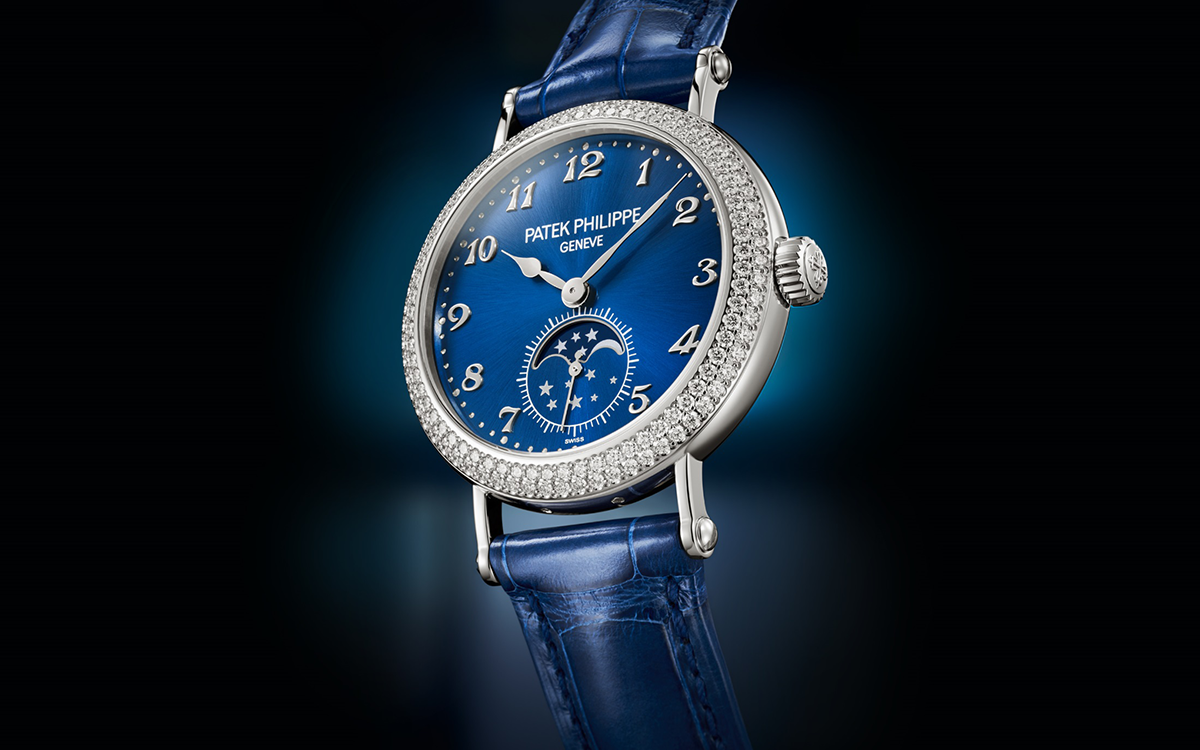 7121 200g 001 Patek Philippe Ladies Complications Calatrava Cortina Watch Featured