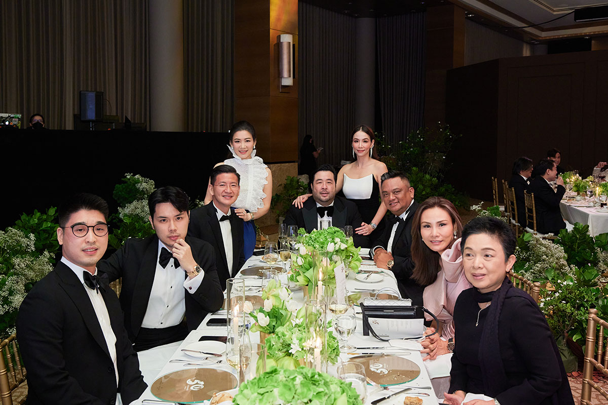 Guests Take Group Photo At Patek Philippe Gala Dinner 4