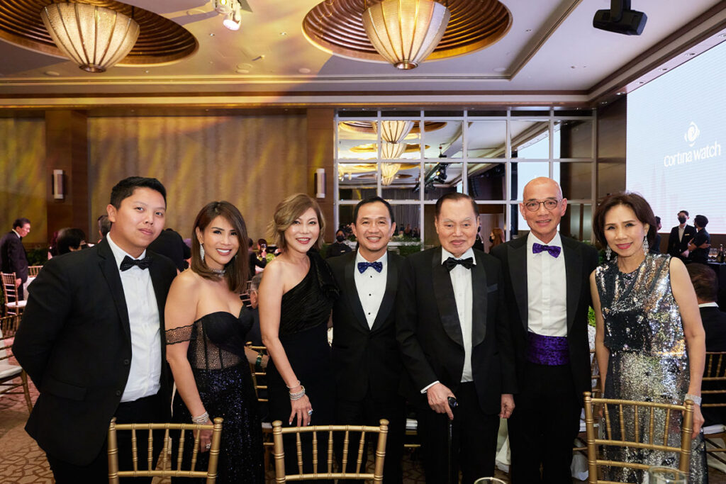 Guests Take Group Photo At Patek Philippe Gala Dinner 6 1024x683