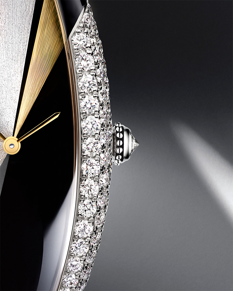 Cartier_Baignoire Allongee watch white yellow gold_Cortina Watch_closeup