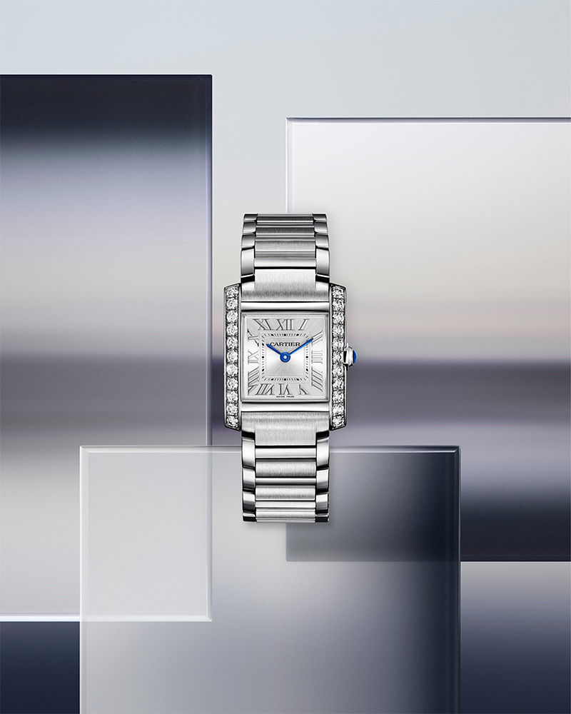 Cartier_Tank Francaise_Cortina Watch_lifestyle frontal