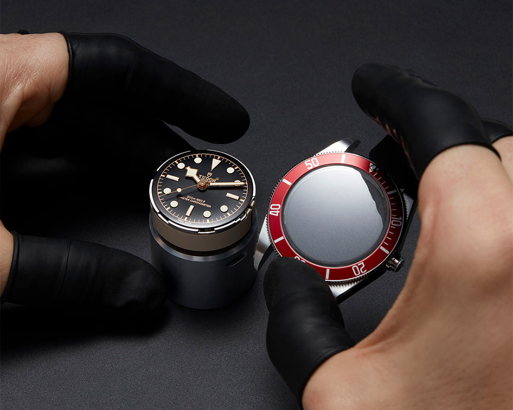 Tudor_Black Bay Burgundy 41 Master Chronometer_Cortina Watch_mechanics_Watches & Wonders
