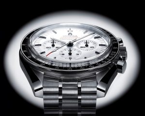 OMEGA_Speedmaster Moonwatch Professional_310.30.42.50.04.001_Cortina Watch - close up 2