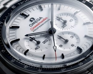 OMEGA_Speedmaster Moonwatch Professional_310.30.42.50.04.001_Cortina Watch - close up