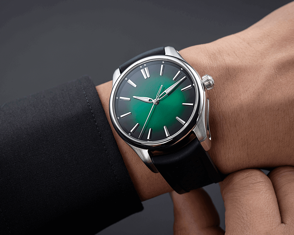 H. Moser & Cie._Pioneer Centre Seconds_Cosmic Green_3201-1201_Cortina Watch - lifestyle 2