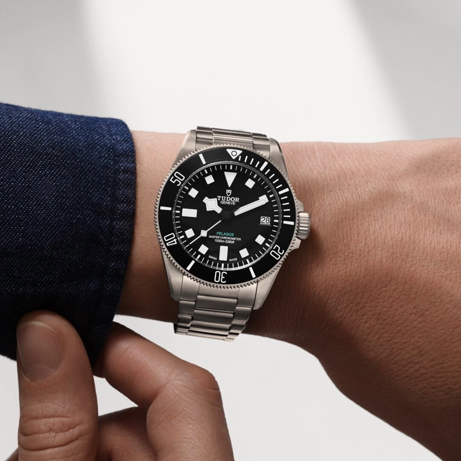 TUDORPelagos UltraPelagos磨砂钛金属表壳，直径43毫米，排氦阀门 -  at Cortina Watch Singapore